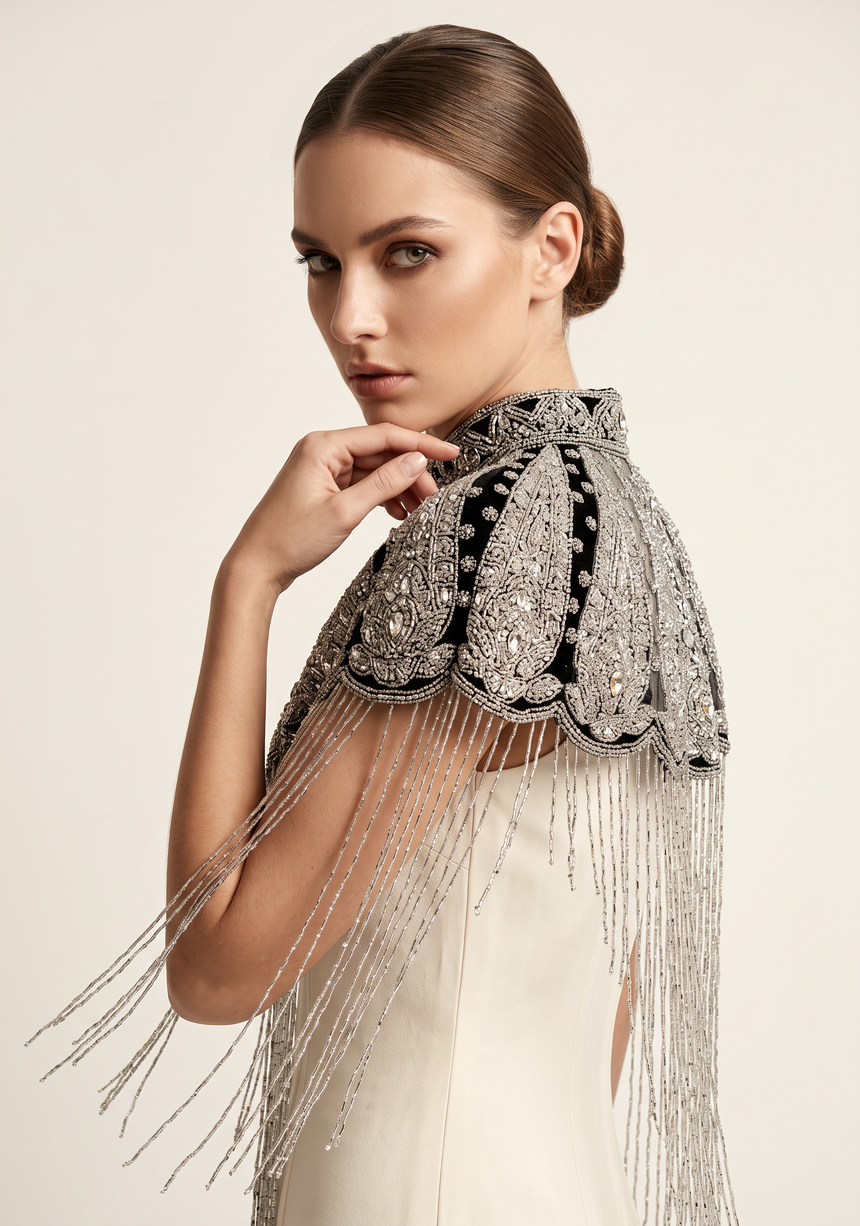ibBan Black Hand Beaded Party Cape | Cape de soirée de luxe brodée - Mazi