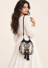 ibBan Embellished hand Embroidery Bucket Bag - Loana